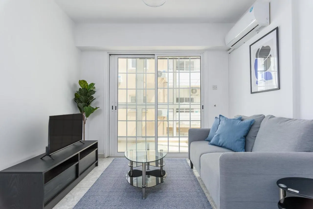 White 1-Bedroom Apartment By Mackenzie Beach Larnaca